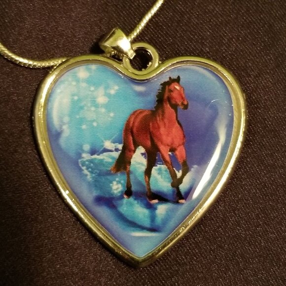 NWOT horse heart-shaped pendant - Picture 1 of 4